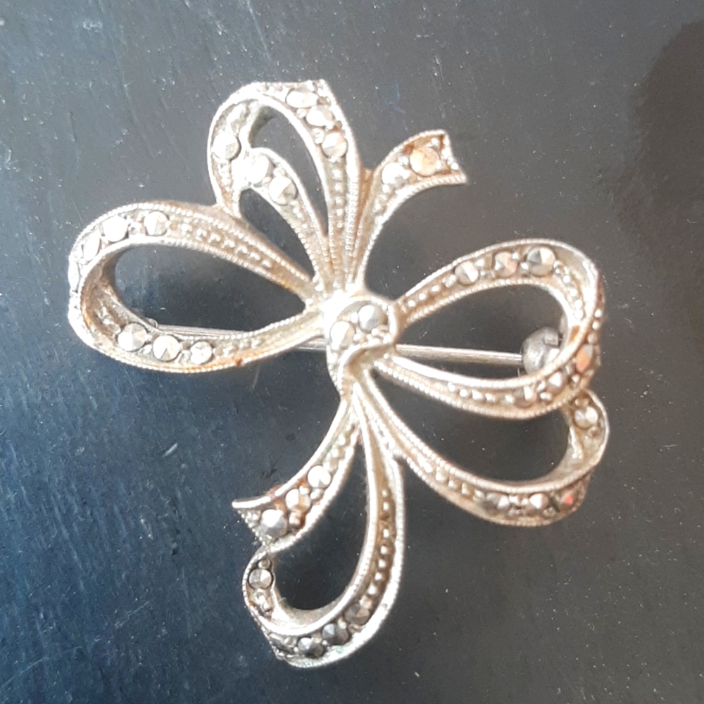 Vintage Avon sterling marcasite bow brooch